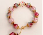 Elegant Floral Beaded Bracelet for Women – Handmade Style Pink Flower Pearl Bracelet - Image 2